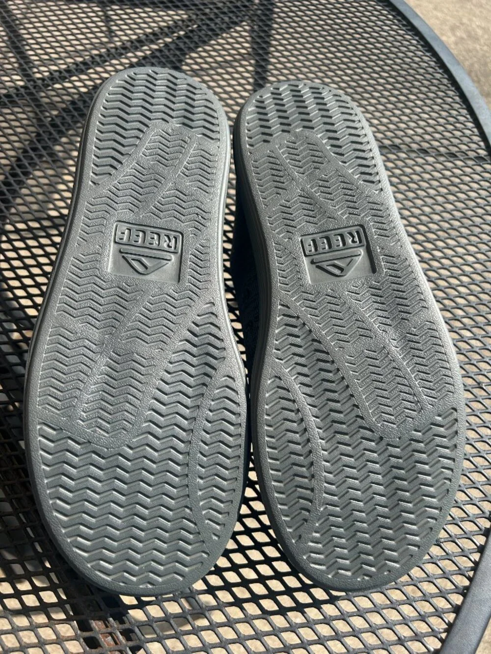 ✨ Reef Dark Grey — Size 10.5 ✨ - New with Tags